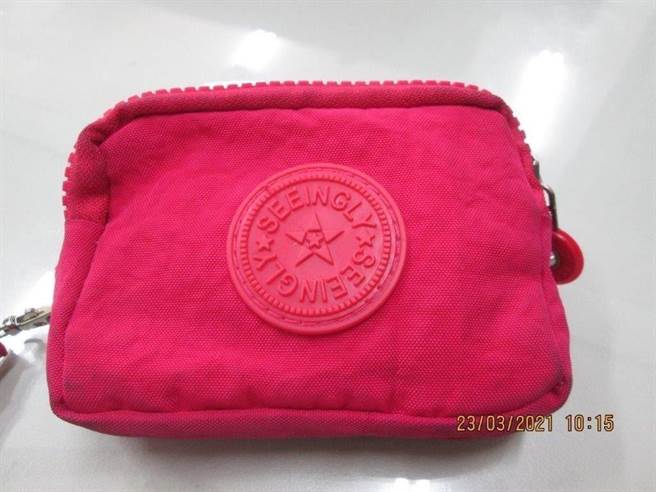 警员陈丰全凭发票狂调监视器加上脸书搜寻，不到6小时后找到钱包失主。(警方提供／谢佳潾屏东传真)