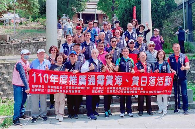 通霄镇长陈汉志为推广在地秘境，邀请台北都会区士林、中正区里长一日游，首发就有20位里长亲自踏勘。（夏万浪提供／游念育台北传真）