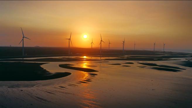 广告画面非常疗癒，图中为高美湿地。（图／品牌提供）