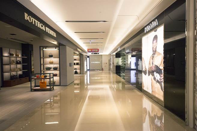 升恒昌内湖旗舰店品牌经典商品与热卖款式与全球同步，时尚零时差。（图／品牌提供）