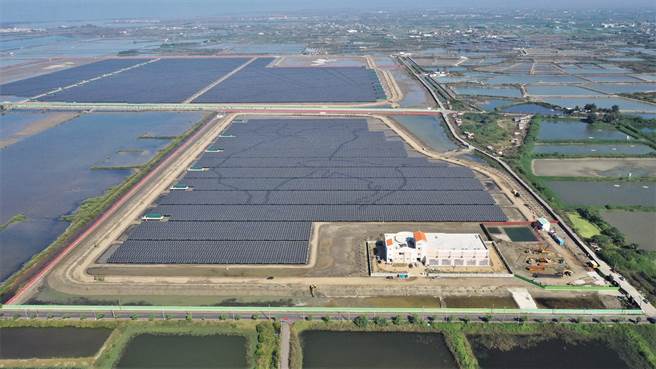 全国地面最大，台电的台南盐田太阳光电场今正式举办启用典礼，容量150ＭＷ，可排世界46名。(图：台电提供)