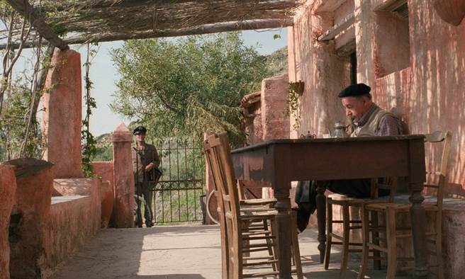 影史经典《邮差》配乐路易斯巴卡洛夫勇夺奥斯卡最佳原创音乐奖，曾为顏尼欧莫利克奈的助手终于出头天。（甲上提供）