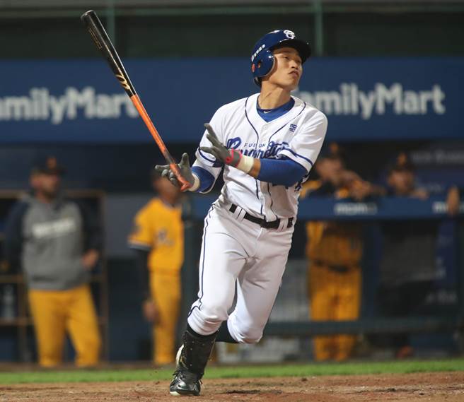 富邦悍将王正棠敲出本季第3轰。（郑任南摄）