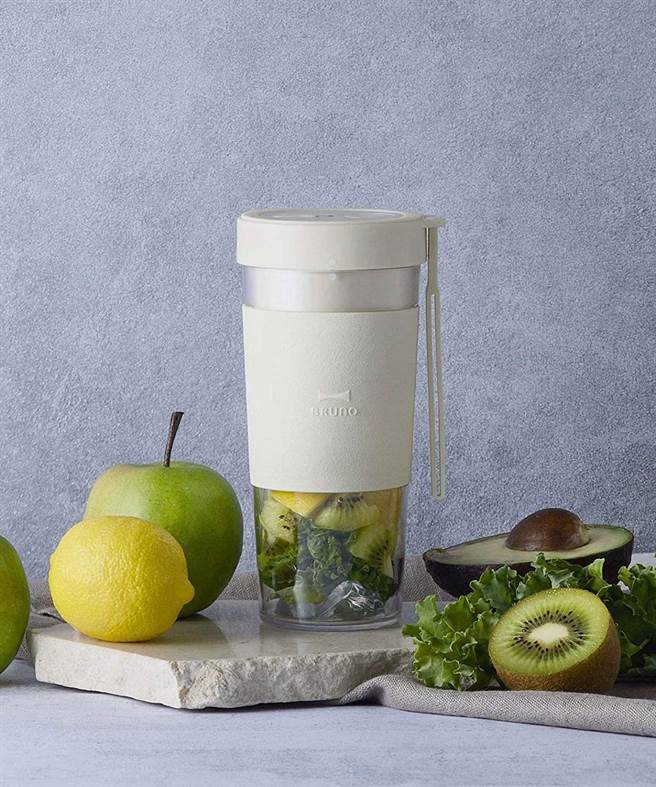 台隆手创馆BRUNO无线携带果汁机，使用Type C充电方便，40秒就能享受新鲜美味，1280元。（台隆手创馆提供）