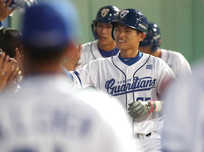 富邦悍将王正棠敲出本季第3轰。（郑任南摄）