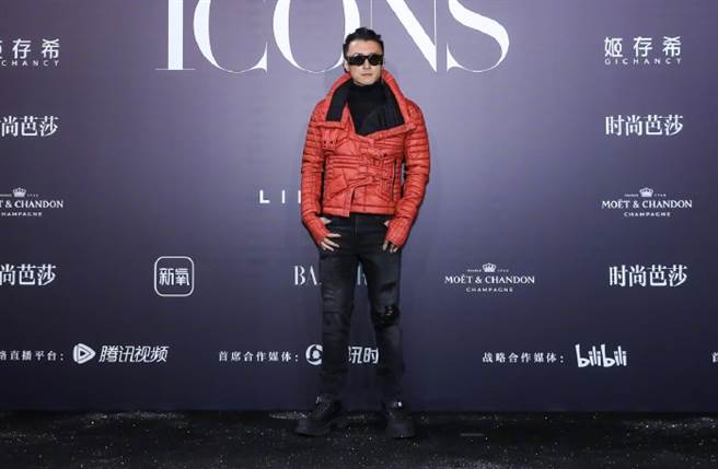 谢霆锋全身照。(取自时尚芭莎微博)