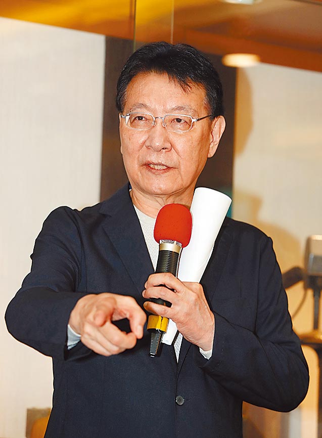 外传高雄市前市长韩国瑜可能出马参选党主席，赵少康（图）30日受访表示，现在看起来自己似乎不太能选，「如果韩国瑜出来，我就挺他，道义上也要挺，怎能不挺呢？」（刘宗龙摄）