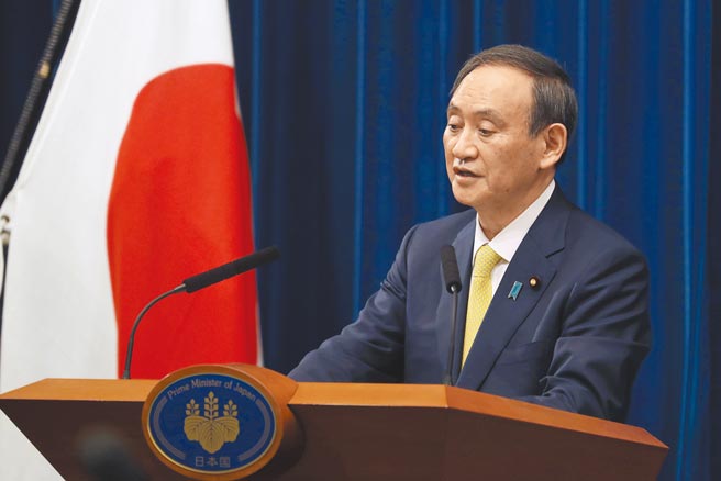 日本、印尼两国外长和防长30日下午在东京举行「2+2」会谈。两国当天就《防卫装备品和技术转移协定》达成共识，并在2+2会谈后签署了协定。图为日相菅义伟。（美联社）