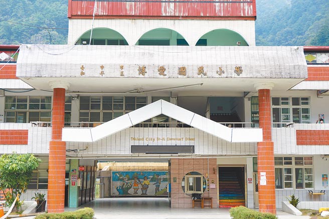 位于原乡的博爱国小用了90年汉名，将恢復泰雅族语古地名，透过部落公投正名为「德芙兰小学」。（王文吉摄）