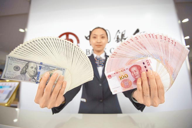 大陆民眾疯基金投资，公募基金总规模几乎1个月激增1兆人民币，屡创新高纪录。（中新社）