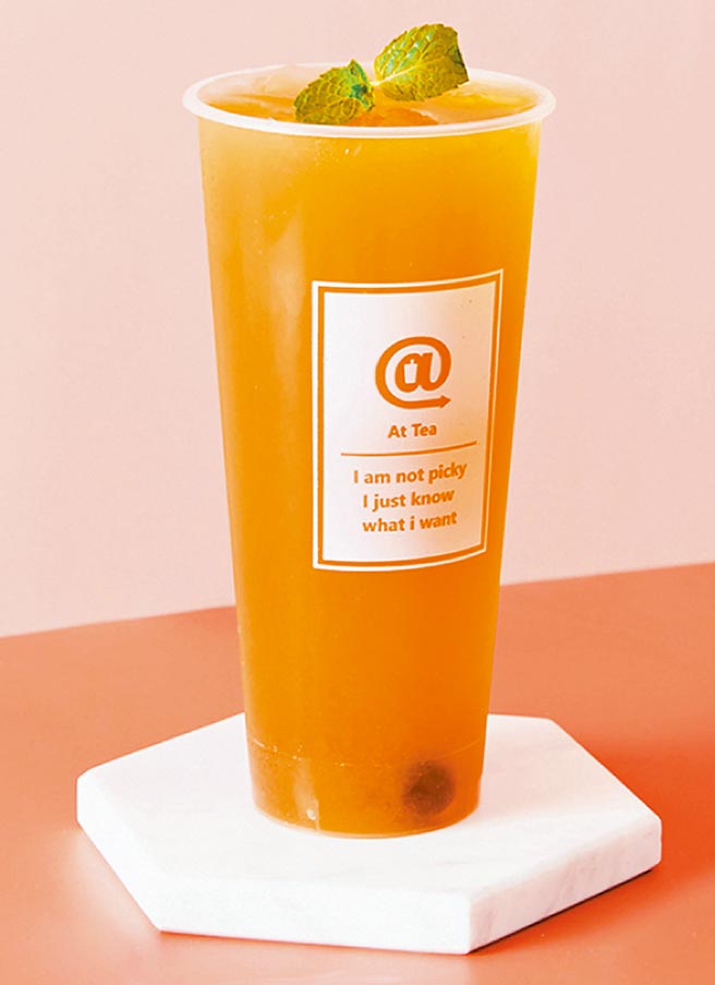 蕭敬騰手搖杯品牌「署茗職茶@At Tea」，為慶祝老蕭生日推出優惠。（署茗職茶@At Tea提供）