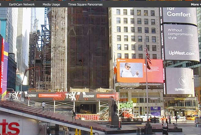 臺灣新銳設計師ALLENKO3登上紐約時代廣場看板。（台北時裝周提供）