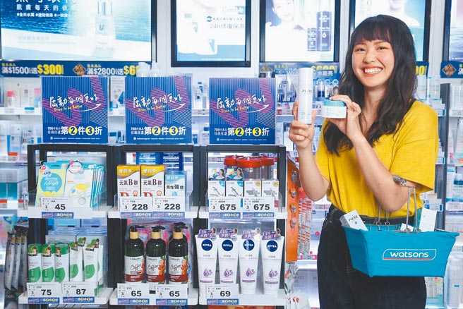 屈臣氏欢庆网路商店7周年庆，7千万宠i点数大方抽，加码再抽1元清空购物车。（屈臣氏提供）