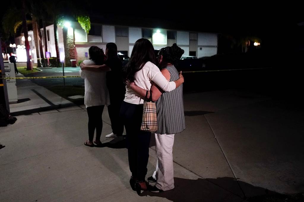美国加州橘郡一栋办公建筑当地时间31日下午5时30分左右（约台湾时间1日上午8时30分）发生大规模枪击事件，造成多人丧命。（图／美联社）(photo:ChinaTimes)