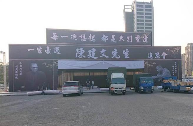 台南角头「建文」今出殡，250辆黑头车加全省5000名兄弟送行。(程炳章摄)