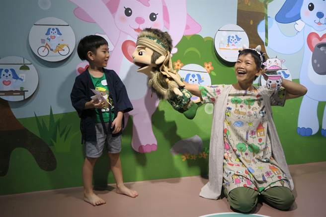 「奇幻精靈劇場」結合繪本與偶故事表演，受到孩童喜愛。（世界宗教博物館提供）