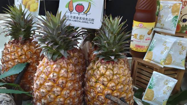 農委會今天表示，全台鳳梨年產量約42萬噸，其中大陸事件影響約4萬2000公噸，但鳳梨最大產季大約從清明節至6月底，希望民眾繼續支持台灣鳳梨。（林良齊攝）