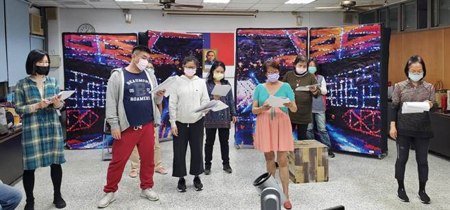 台中市政府警察局少年队，特由少年辅导委员会结合志工办理戏剧宣导，剧本规划以少年偏差事件、校园同侪、家庭衝突的剧情铺排。（警方提供）