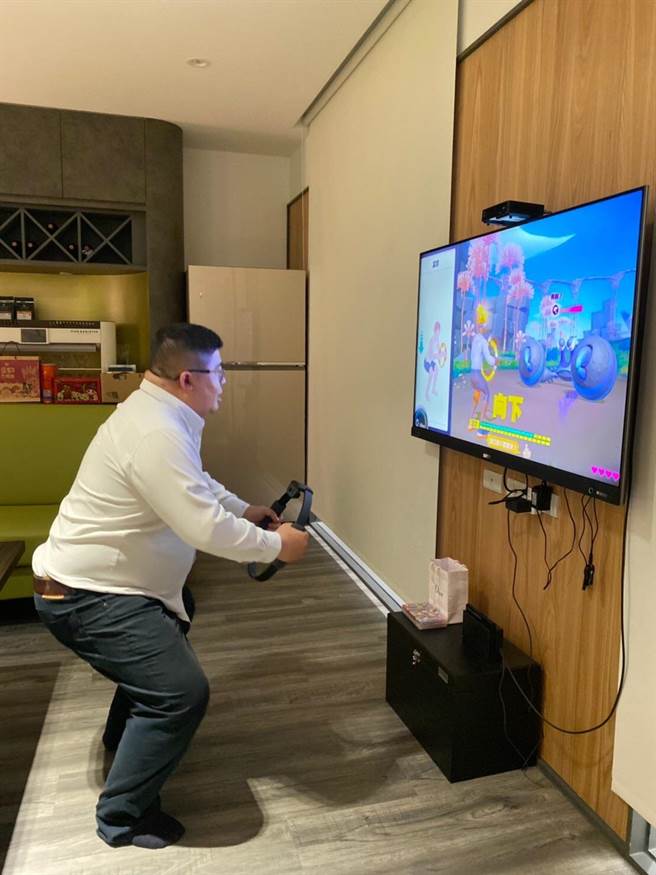 立委蔡易餘已開始認真運動，說自己會努力達標。（蔡易餘服務處提供∕呂妍庭攝）