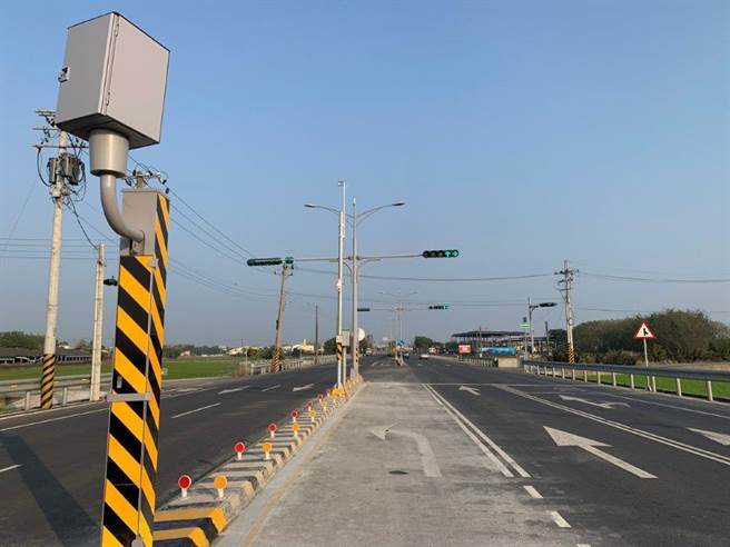 埤頭鄉縣道152線16.5公里處添固定式測速桿。（彰化縣警察局提供／吳敏菁彰化傳真）