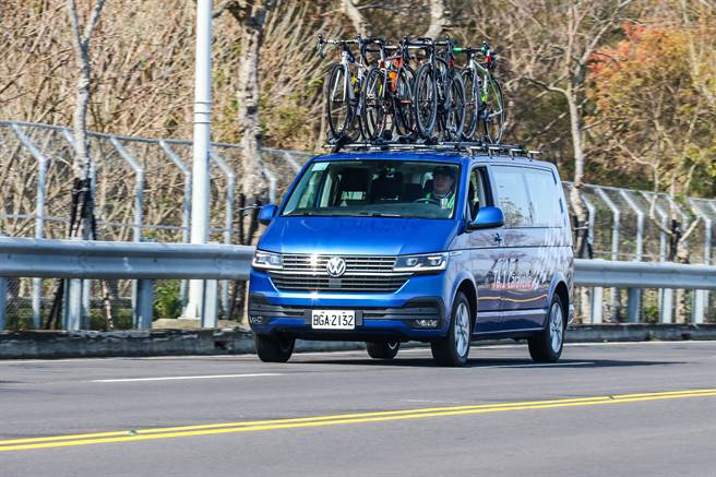 T6.1 Caravelle 199L动力心臟为2.0 TDI双涡轮柴油引擎，具备14.8km/L平均油耗，不只有大空间更有油耗经济优势。(图/福斯商旅提供)