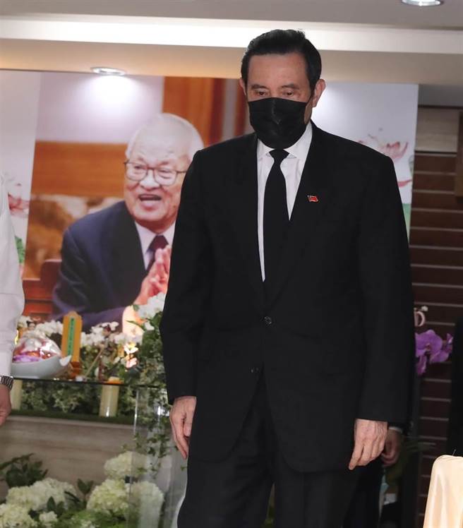 前总统马英九1日到前考试院长许水德灵堂吊唁。（刘宗龙摄）
