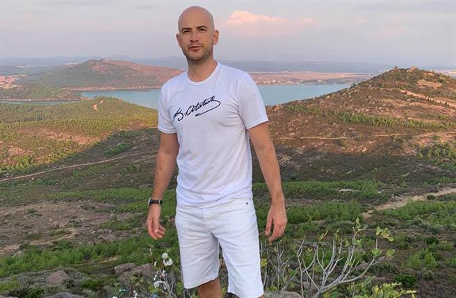 吴凤对于全球时事议题相当关切。（图／吴凤 Rifat脸书）