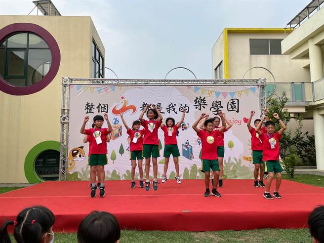 苗栗县山脚国小今年儿童节活动由学生策画，学生表演展现活力。（山脚国小提供／巫静婷苗栗传真）
