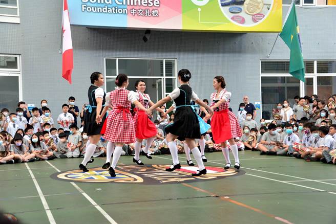 2021兒童節國際周-德語系之旅奧地利音樂藝術饗宴，讓小朋友從生活中認識奧地利。（盧金足攝）