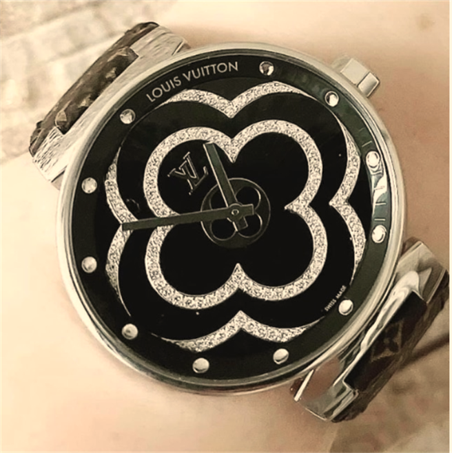 李翠萍擁有LV名表。（翻攝當事人臉書）