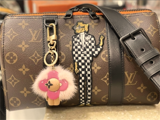 李翠萍的LV精品包包。（翻攝當事人臉書）