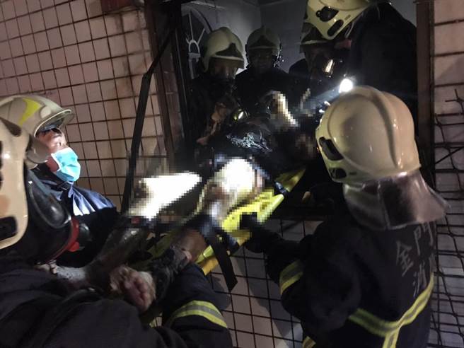 金門后豐港今晚發生疑似氣爆事故，造成1死1重傷的憾事。（金門縣消防局提供）