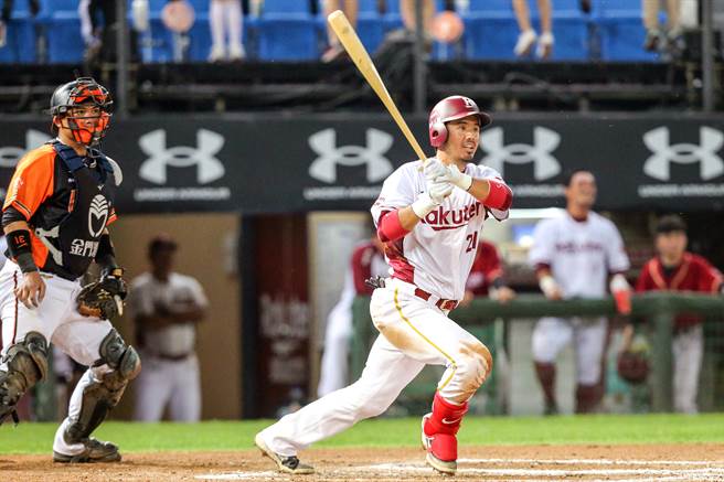 乐天桃猿郭严文单场双安、贡献3打点，获选单场MVP。（陈麒全摄）