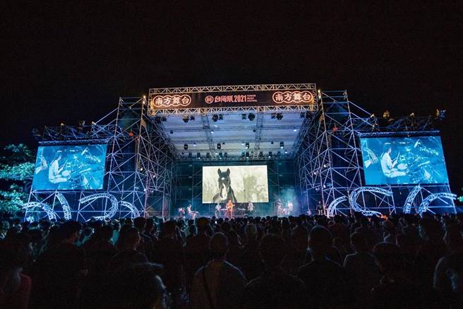 垦丁春吶成往事，「台湾祭」时代正式来临，并且抢先清明连假开跑，海选菁英独立乐团1日率先开唱，令人沉醉在垦丁摇摆的青春感。（屏县府提供／谢佳潾屏东传真）