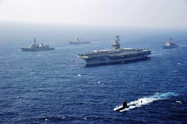 日學者認為，歐美國加強與印太的軍事合作，有望促成用於對抗大陸的亞洲版北約。圖為美日印澳先前舉行「馬拉巴爾2020」（Malabar 2020）聯演。（圖／海上自衛隊臉書）