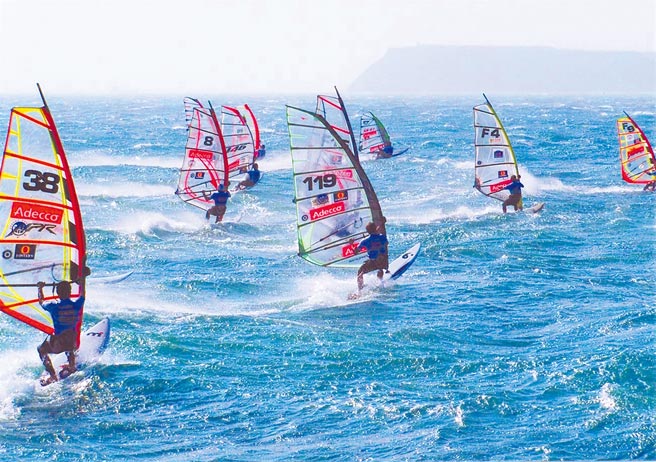 打造澎湖风帆天堂，观音亭水域运动园区新建帆船运动中心预计8月完工。（陈可文摄）