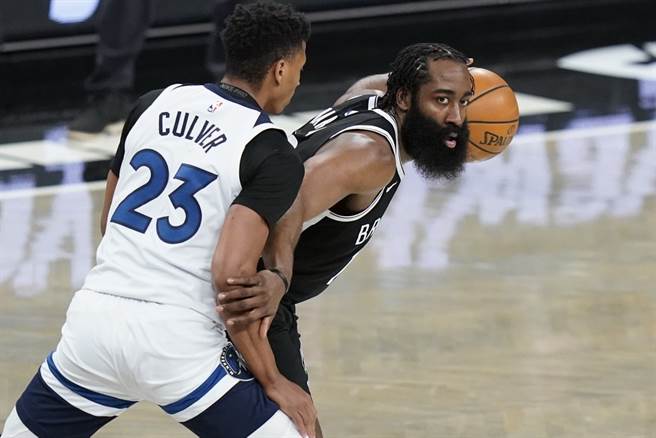 哈登成為史上首位剛到新球隊前兩個月都包辦月MVP的球員。(美聯社)