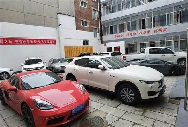 张男把骗来的3900万，拿去买各种名车。（图／翻摄自潇湘晨报）