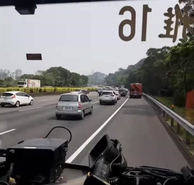 双北消防局出发前往花莲支援。（新北市消防局提供）