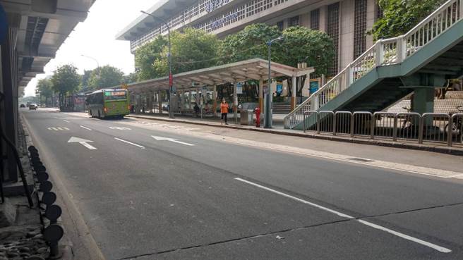 北市警方针对花莲火车事故，进行相关处所交通疏导。（警方提供）