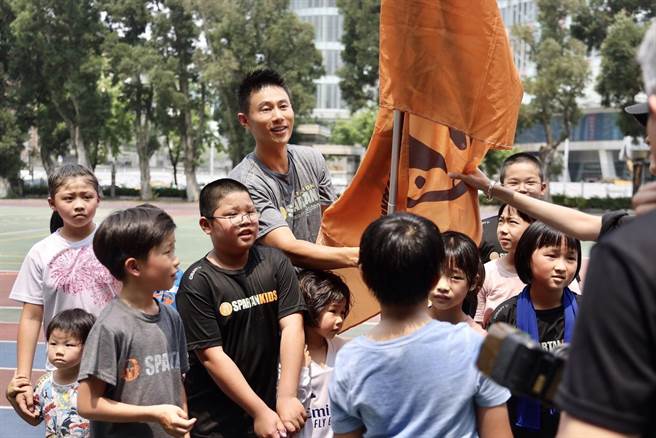 小刀今出席「斯巴达障碍跑竞赛」训练活动。（宽宽整合行销提供）