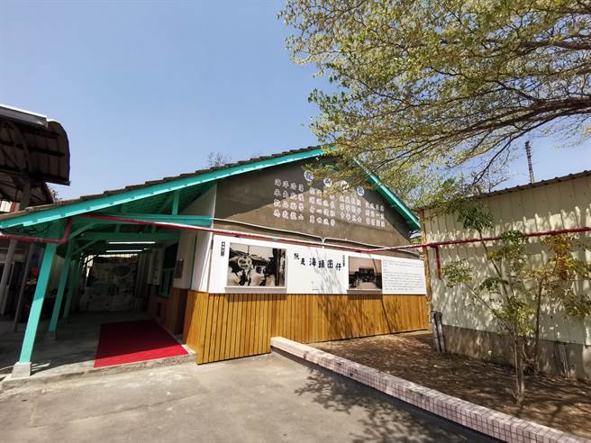 台南市七股區龍山國小2日舉行60周年校慶，60年的老舊校舍改建整修的校史故事館揭牌。（劉秀芬攝）