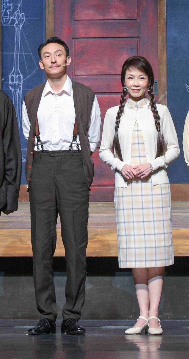 张震、萧艾主演舞台剧《江／云．之／间》2日首演。（吴松翰摄）