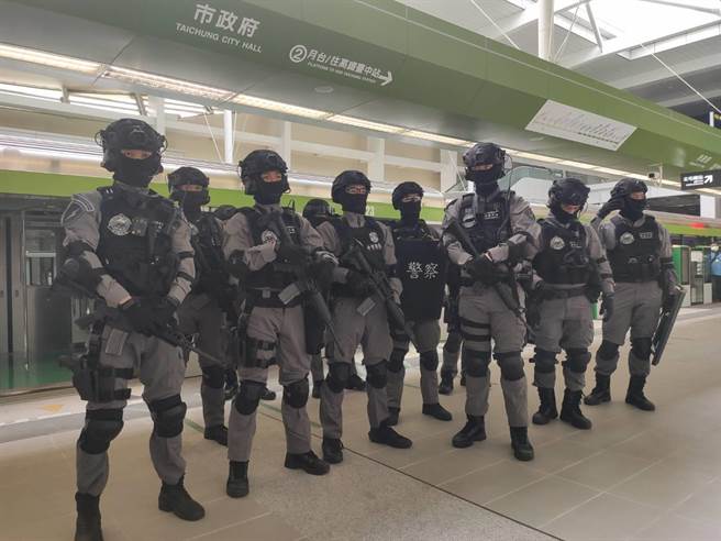 保安大隊公開亮相的「多地形迷彩」服裝，具有更高的延展性及靈活度。（張妍溱攝）