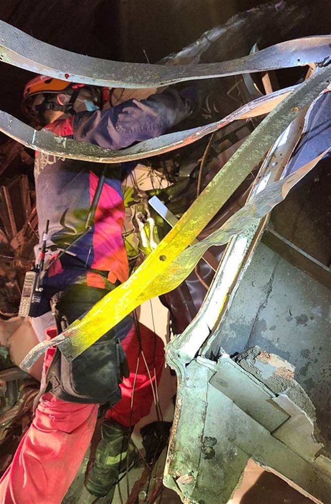 还原撞击瞬间 8车生还者:车厢哀嚎惨叫转为无一片寂静（图／新北消防提供）