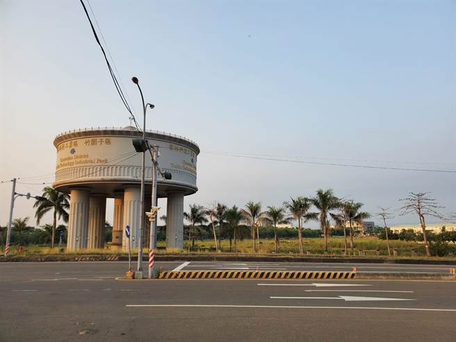 雲林縣府去年底縣府公告生效「雲林縣獎勵投資實施要點」，增加國內外企業來雲林投資設廠意願，圖為Google第三座資料處理中心落腳的雲林科技工業區。（周麗蘭攝）