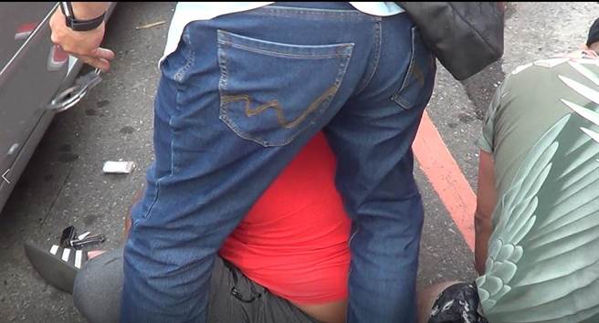 苗栗縣警局刑事警察大隊3月29日在頭份市區查緝毒品交易，將3名嫌犯移送法辦。（翻攝照片／巫靜婷苗栗傳真）