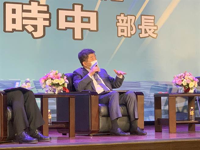 衛福部長陳時中2日受邀開南大學演講，暢談購買疫苗、國產疫苗製造的過程。（姜霏攝）