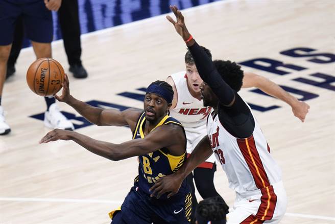 溜马justin holiday持球进攻。（美联社资料照）