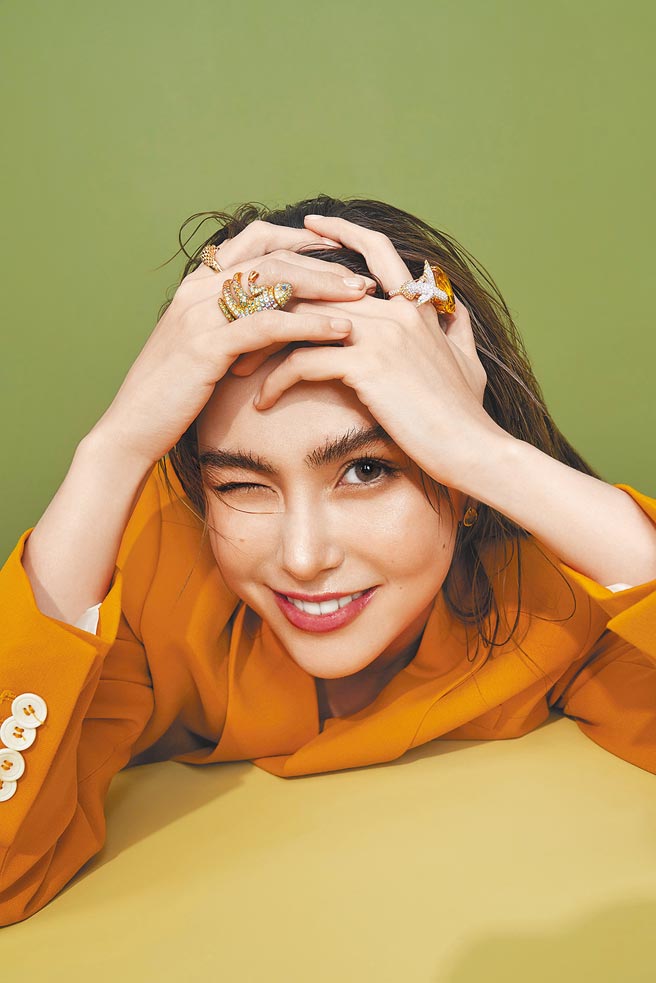 宝诗龙代言人昆凌展现带货实力，以俏皮形象诠释珠宝之美。（Boucheron提供）